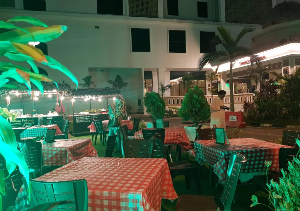 The Grand Puteri Hotel