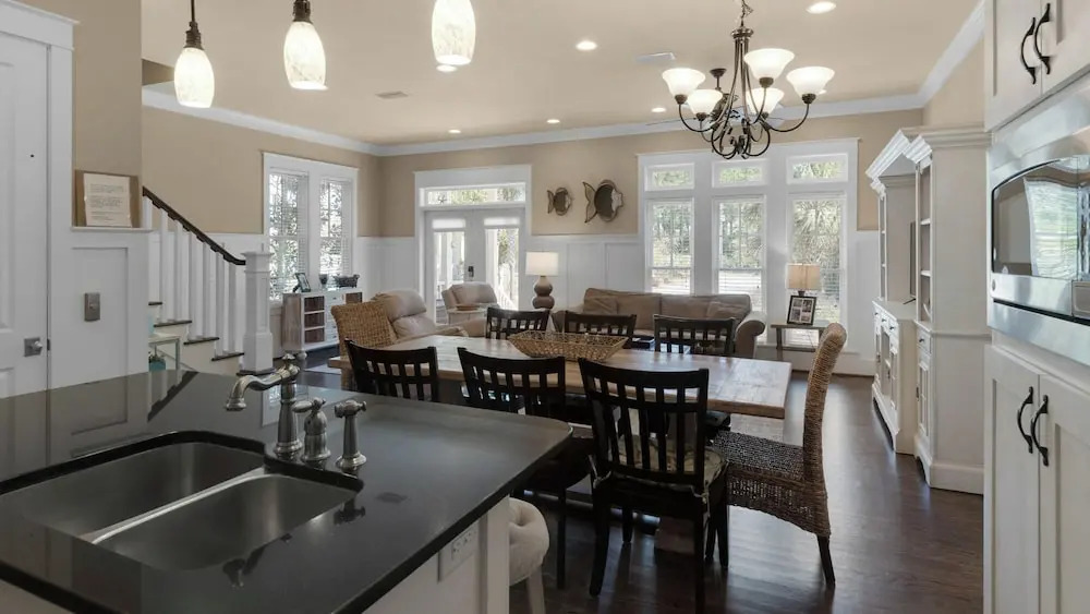 Seagrove 5 Bedroom - Deeded Beach - Elevator - Community Pool - Sleeps 12!