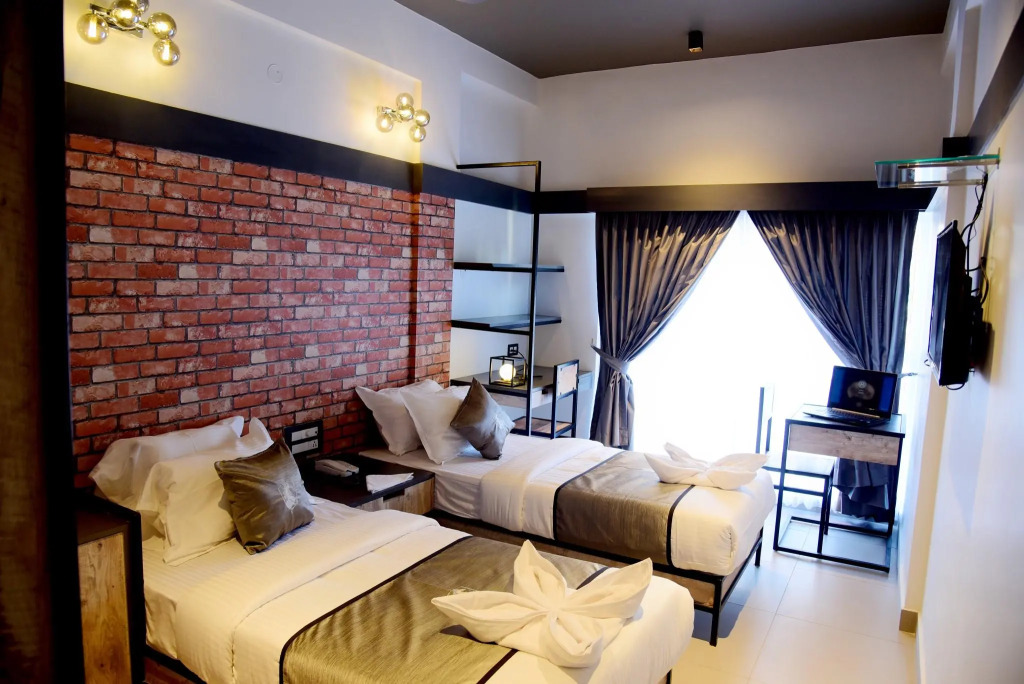Super Townhouse Oak Mangalore Formerly Kudro Destinn