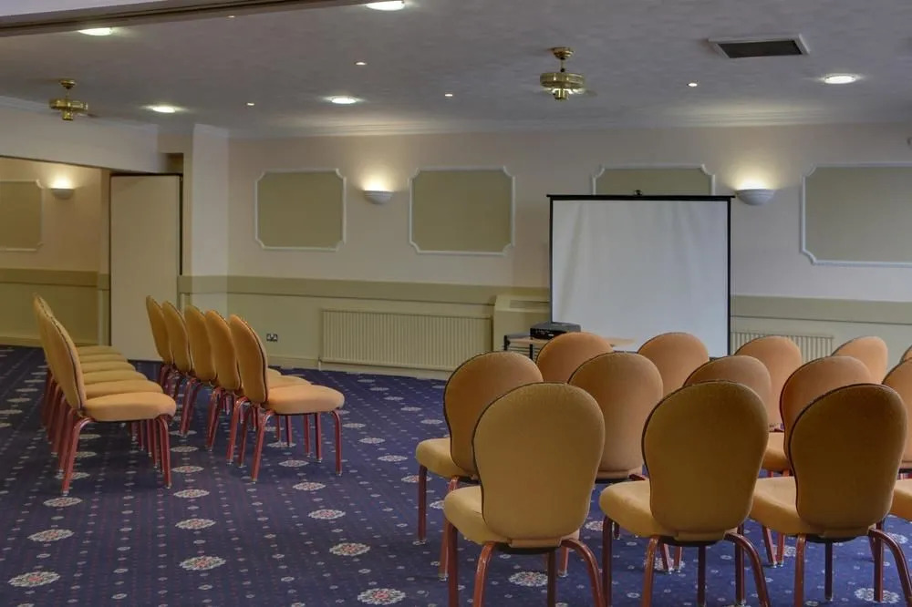 Parkmore Hotel & Leisure Club