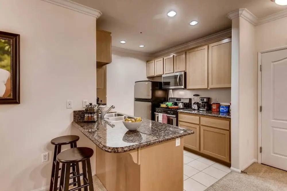 A+ Los Angeles Seclusion Large 2br/2bath + 2 Free Parking Spots! (P2)