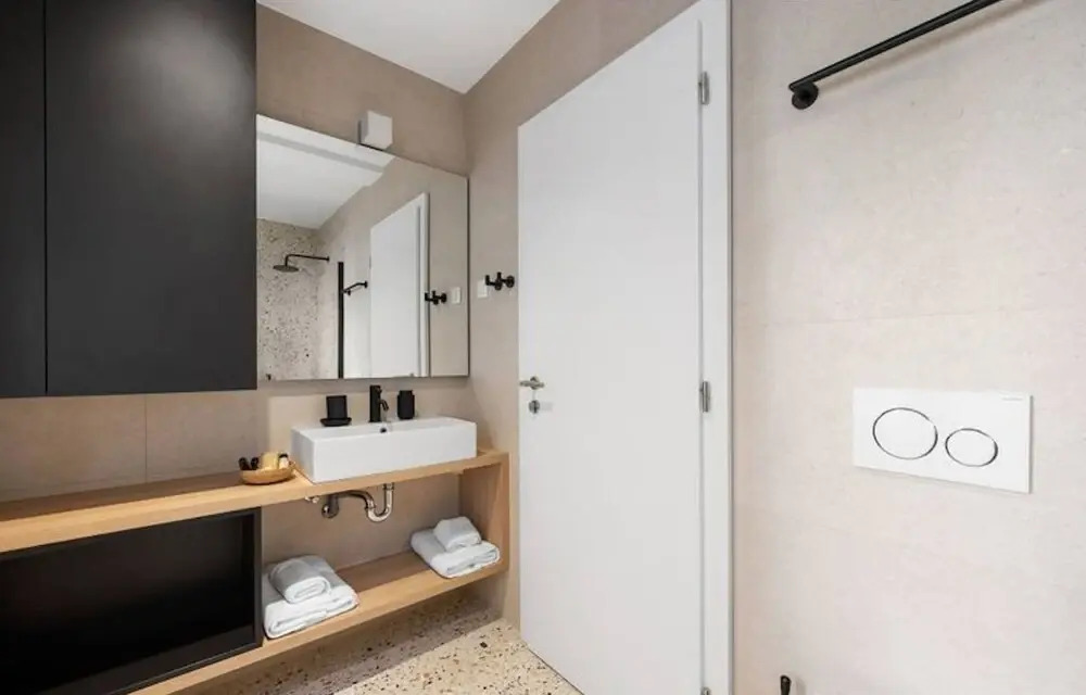2 Flat Apartment With Terrace And Outdoor Shower