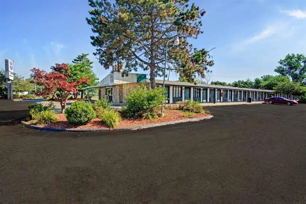 Knights Inn - Monroe