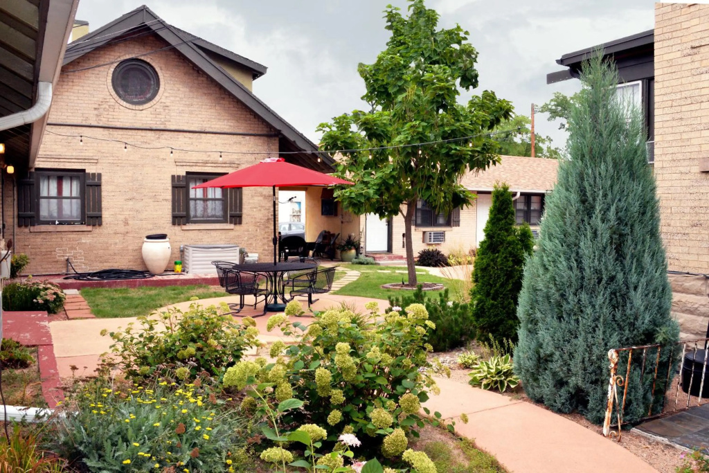 The Crest Motel