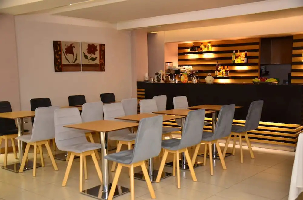 Deves Hotel
