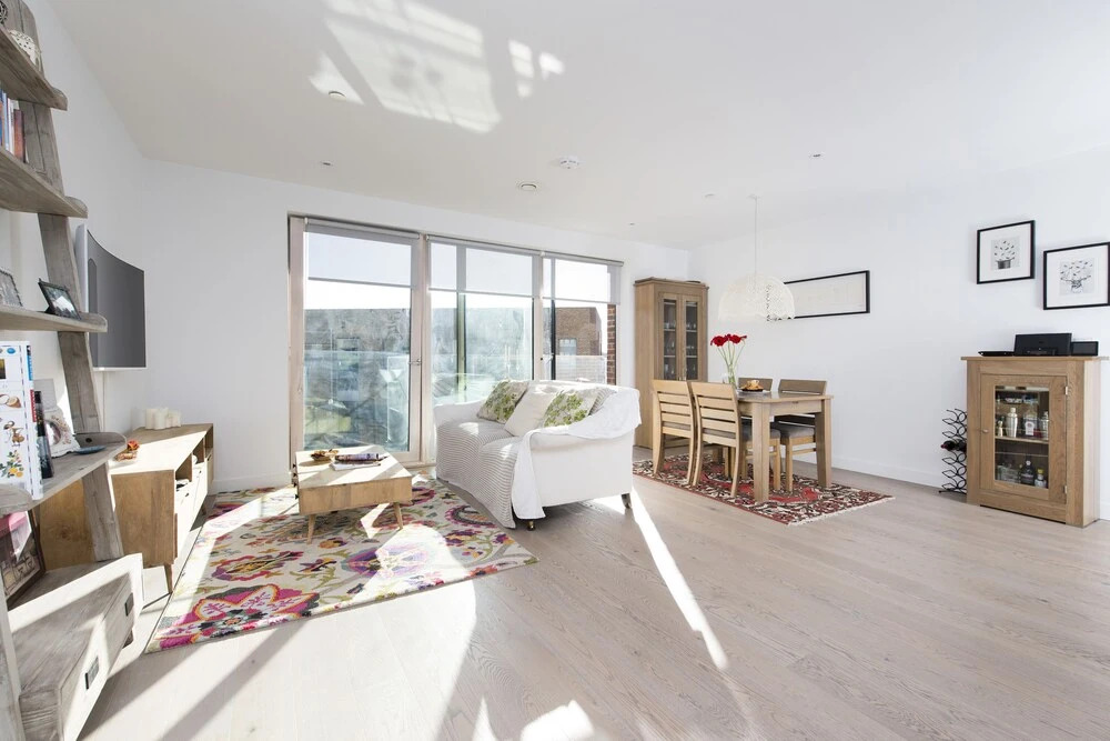 Stunning 1BR with Balcony in Zone 1!