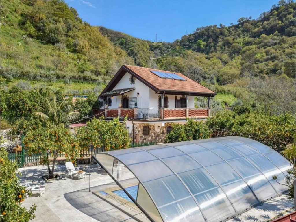 Charming chalet in Sicily with a swimming pool