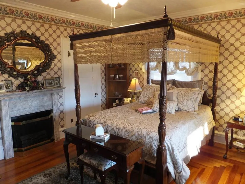 The Dickey House Bed & Breakfast
