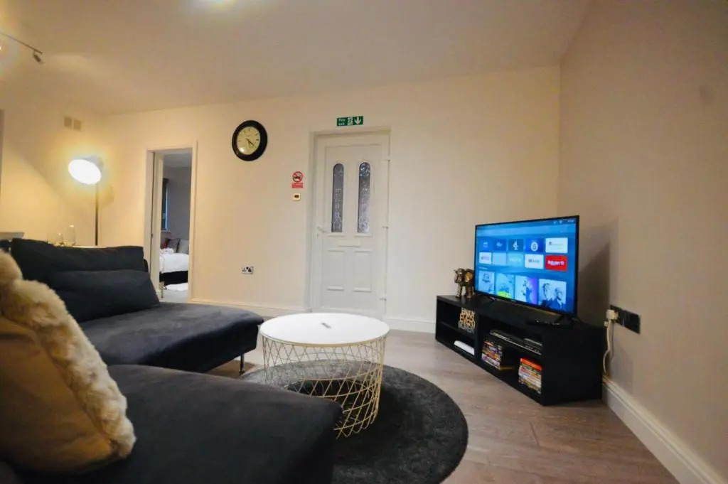 Stunning 3-bed Ground Floor Apartment in Coventry