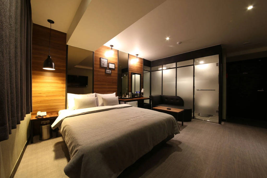 The Last Hotel Nampo