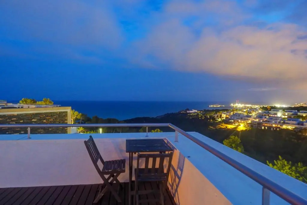 Elora Penthouse with Sea Views by Hello Homes Sitges