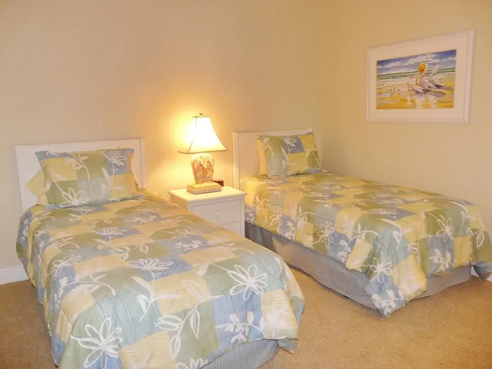 Spacious Condo With sky Views and Steps to South Beach