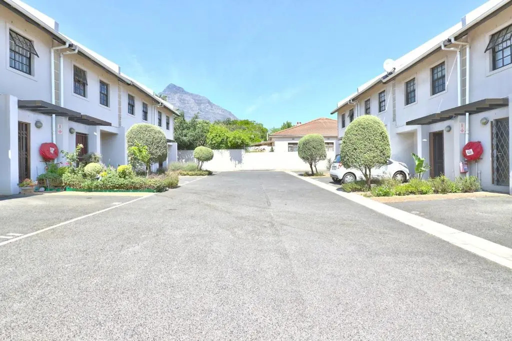 Milton mews