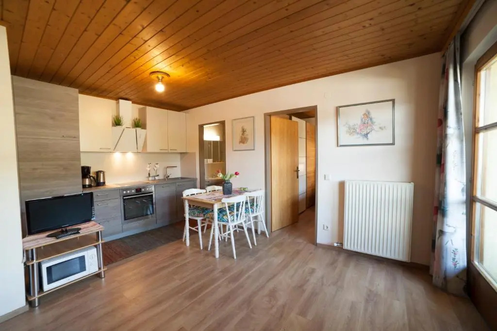 Mountainview Appartement mit Balkon und Carport