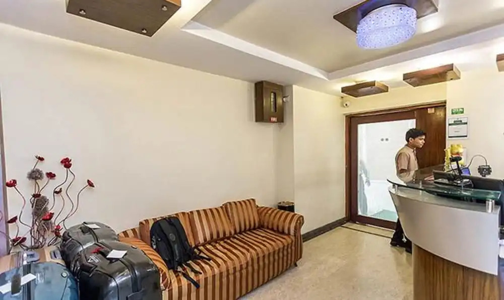 Fabhotel Poco Loco