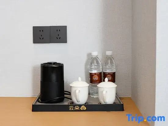 Yunduo Bao Hotel (Yugan Desheng Street Store)