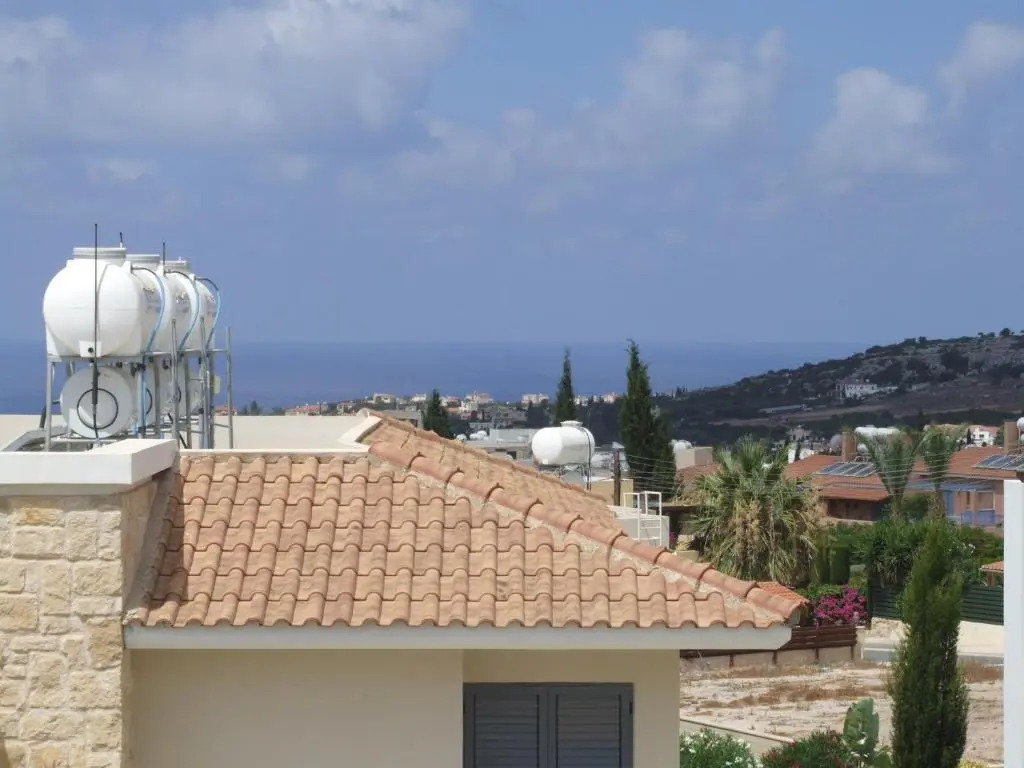 Top floor 2 bedroom apartment E101, 3 pools, sea view, FREE WIFI