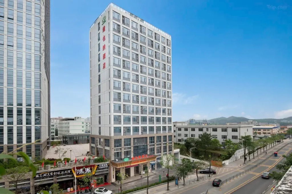 Vienna Hotel (Shenzhen Henggang Metro Station)