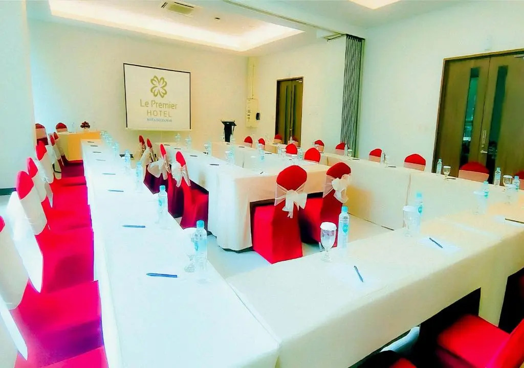 Le Premier Hotel Deltamas