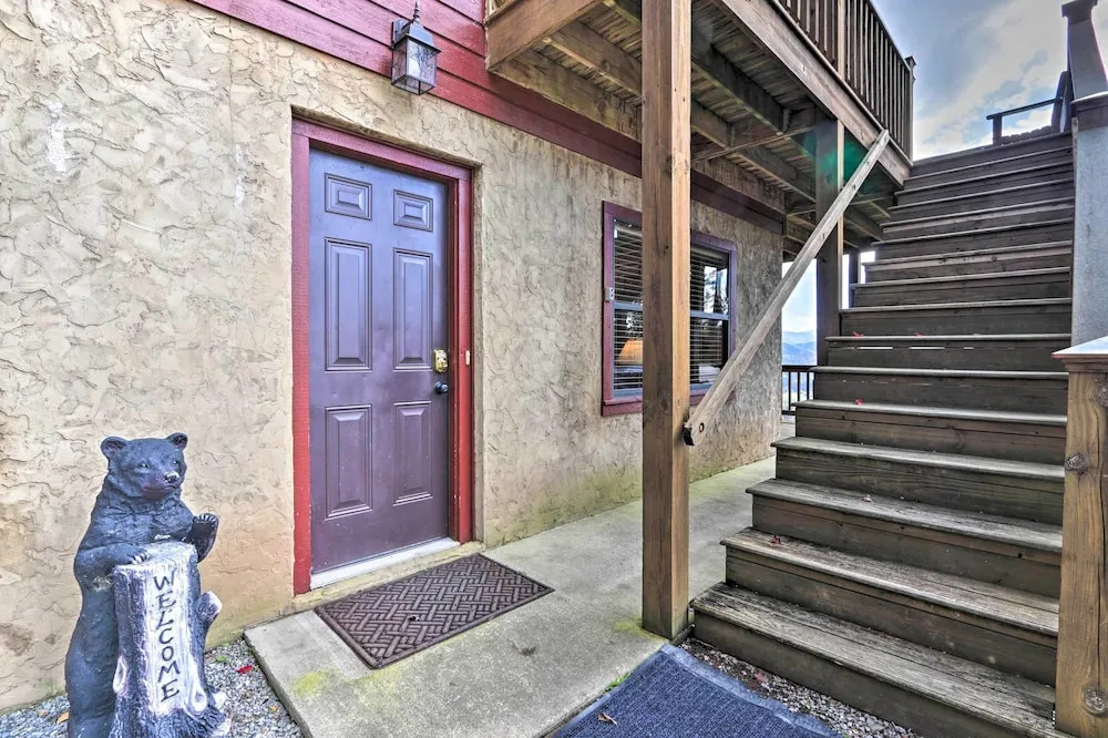 Smoky Mountain Retreat w/ Hot Tub, Arcade Games