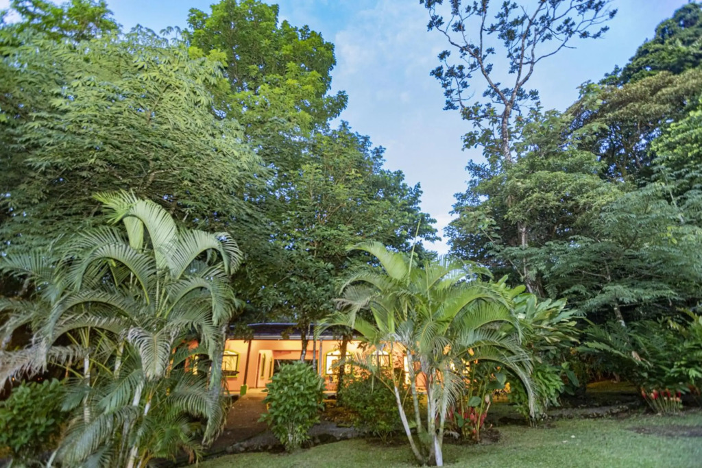 Three Bedroom Two Bath Villa on 20 Acres of Nature! "Hana's Celeste Retreat"