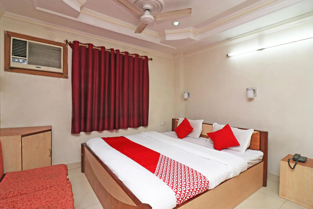 OYO 29941 Hotel Hukum Palace