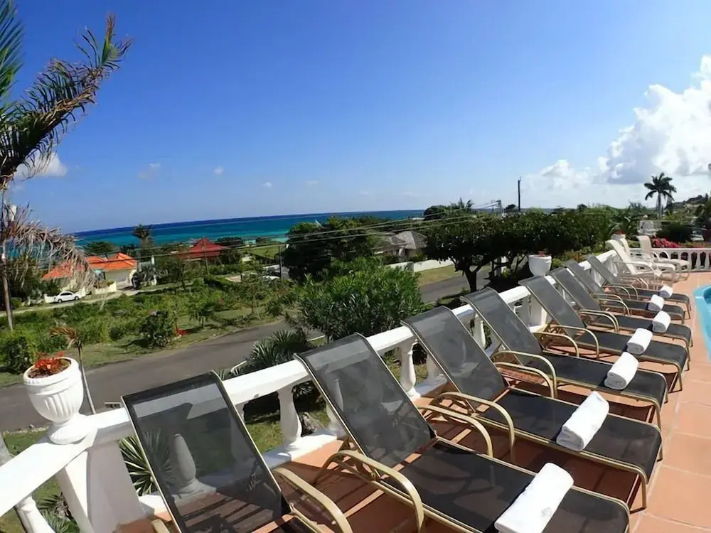 Tumac Villa, 4BR by Jamaican Treasures