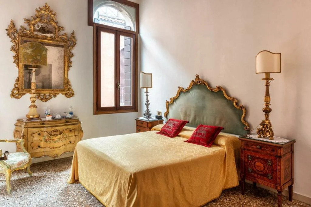 Luxury Venetian Rooms