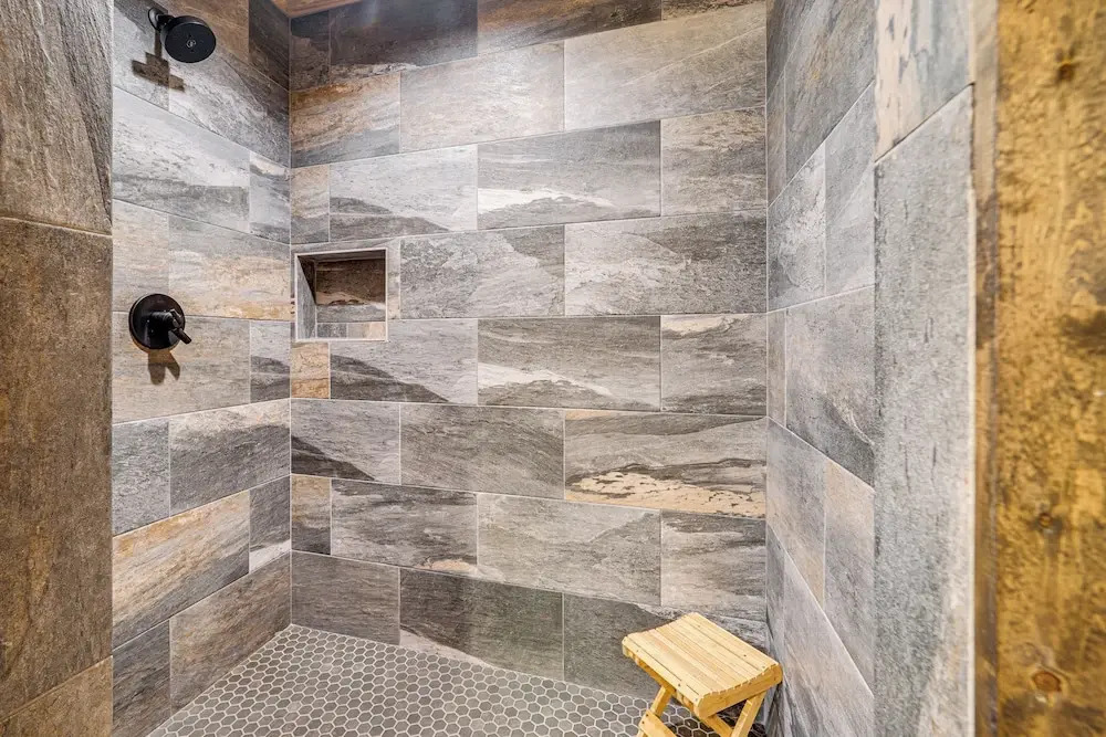 Broken Bow Cabin w/ Private Hot Tub: 14 Mi to Lake