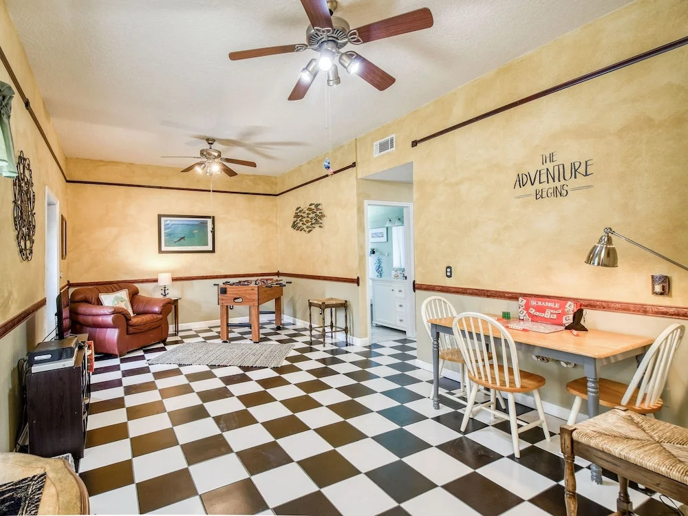Snowbird Availability! Ocean Street By Beach 4 Bedroom Home