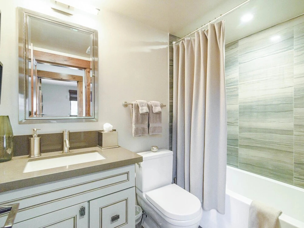 1000 Lakeshore Blvd Condo Unit 4 2 Bedrooms 2 Bathrooms Condo