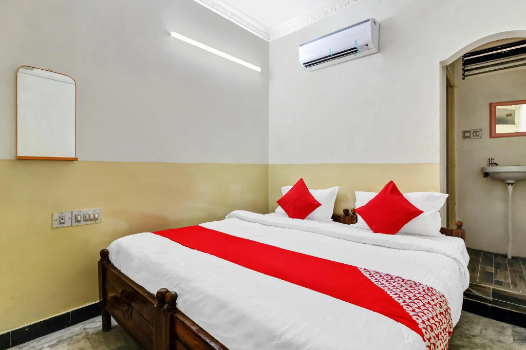 OYO 49125 Suraj Residency