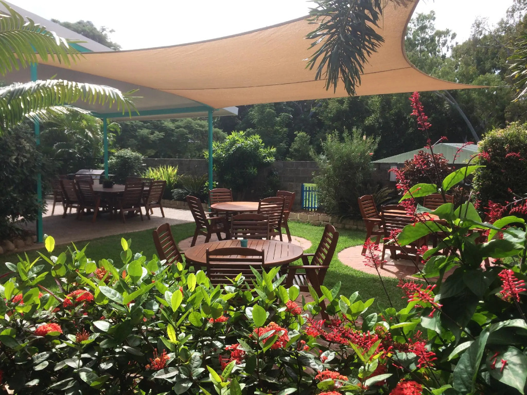 Tropical Palms Resort & 4WD Hire
