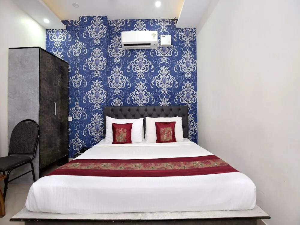 OYO 7100 Hotel Crossroads