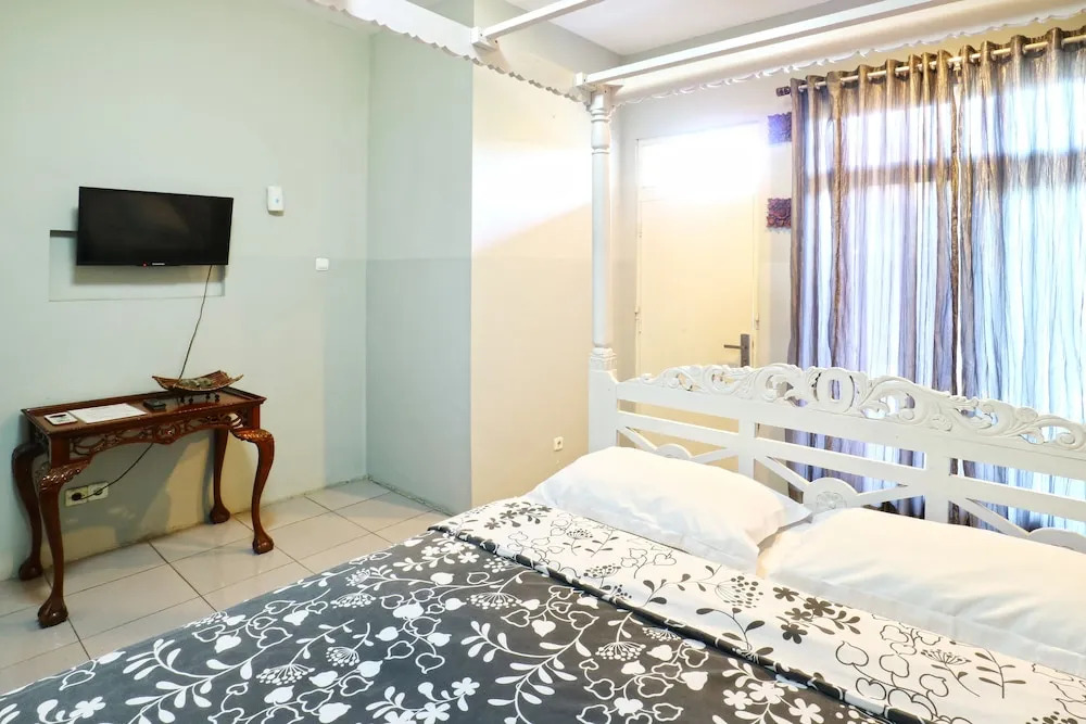 Rose Chamber Bed & Breakfast