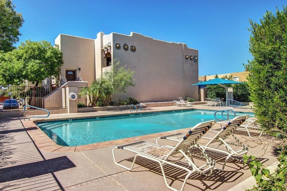 Thomas N6 Phoenix 2 Bedroom Condo by Redawning