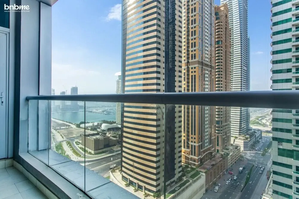 Cosy Sky Scraper of Marina by Bnbme Homes