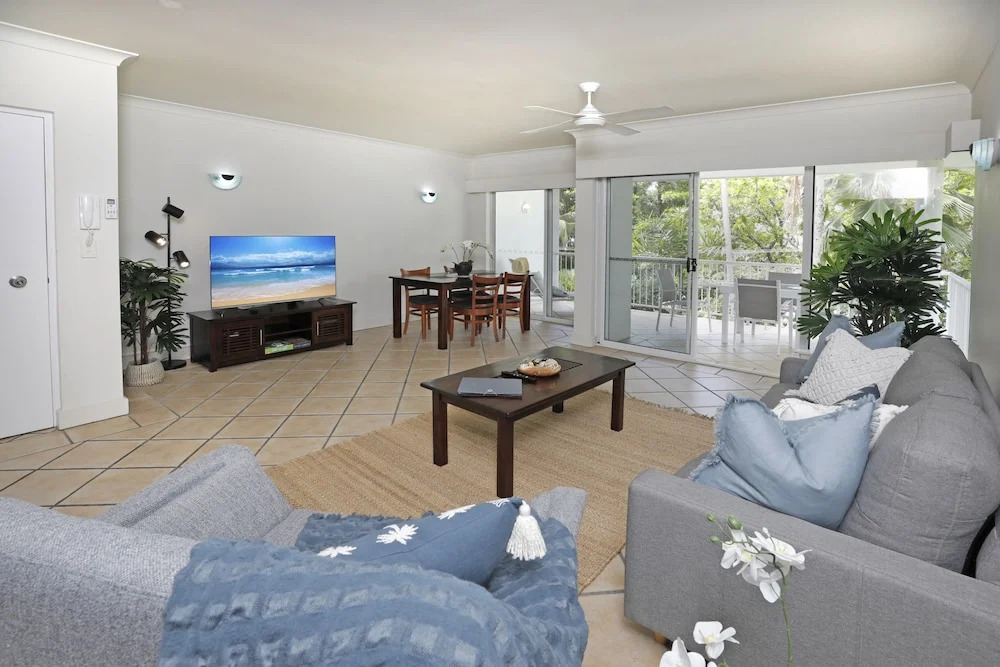 Oceanfront Breeze with Ultimate Beach Views 5