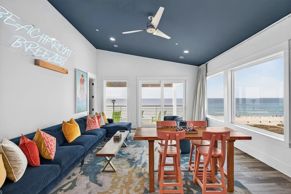 6BR Gulf-front Home, Sleeps 19, Heated Pool & Mini Golf