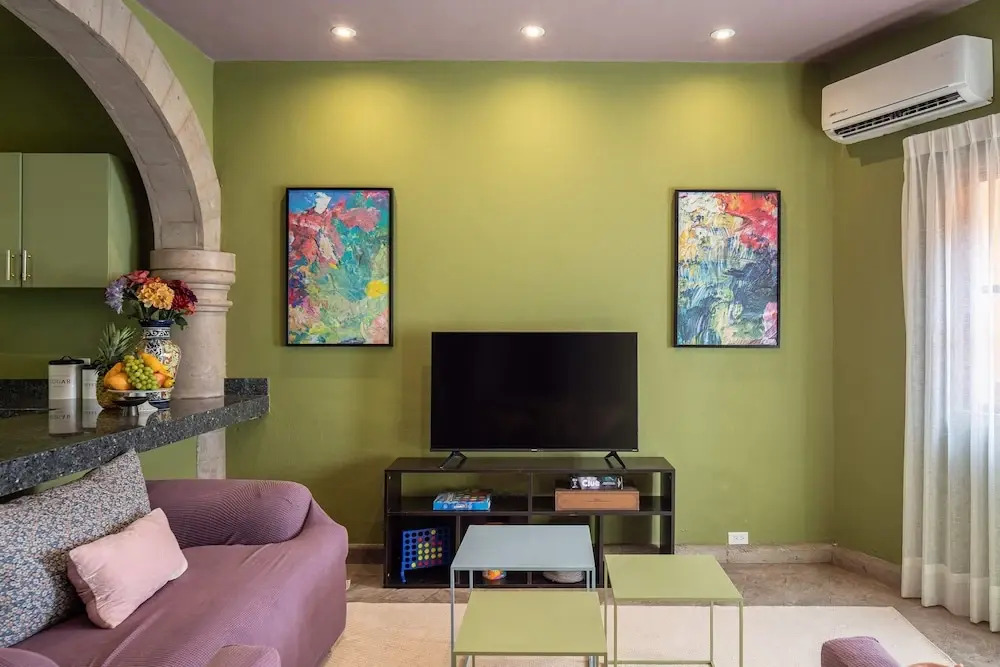 Vibrant 3Bed Villa - A Deco Retreat