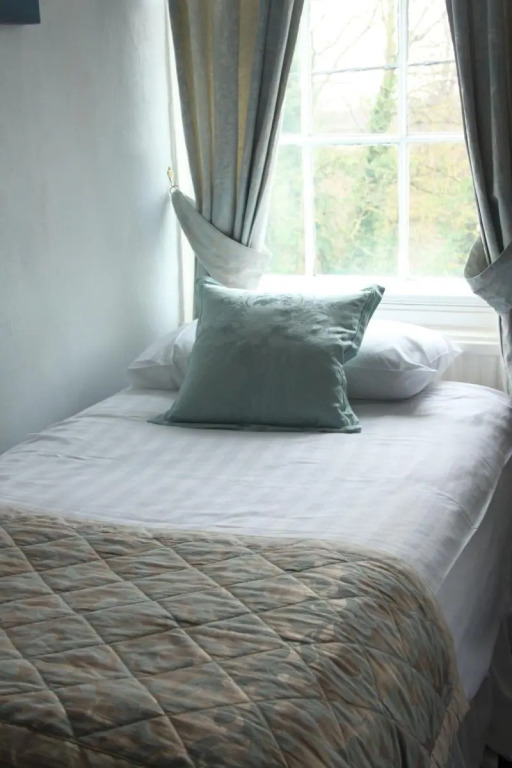 The Crown House Hotel