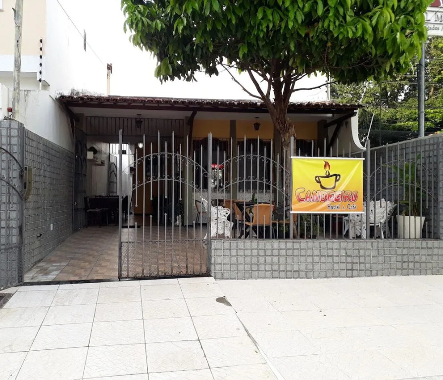 Candeeiro Hostel & Café