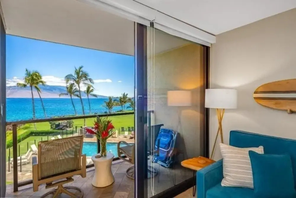 Kihei Surfside, #304 1 Bedroom Condo by RedAwning