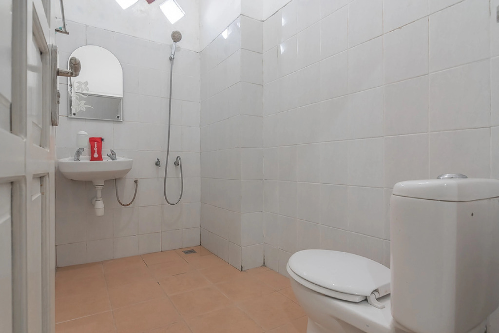 RedDoorz Syariah near Terminal Batu Ampar 2