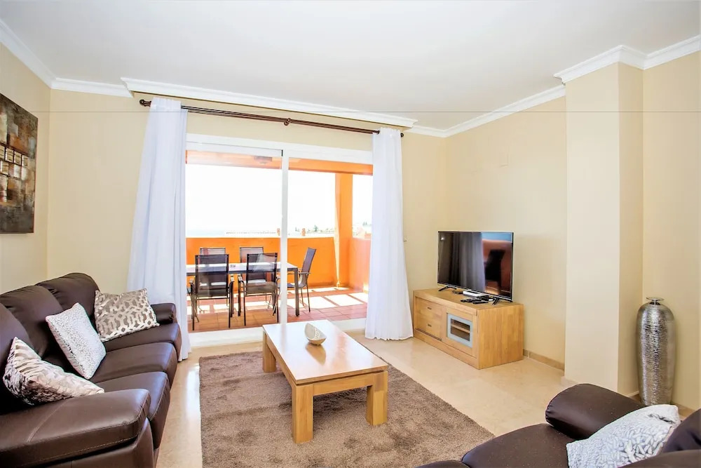 Relaxing 2 Bed 2 Bath - Sea and golf views DL24