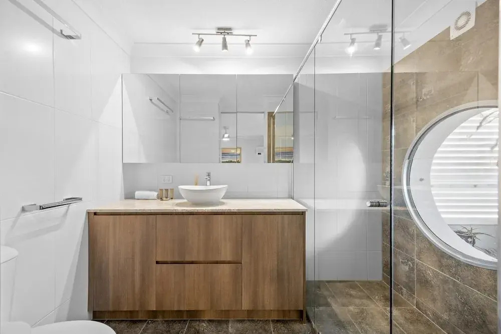 Stylish 4-bed Townhouse With Panoramic Ocean Views