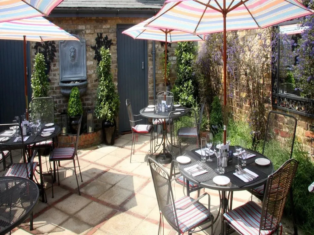 Gilbey's Bar & Restaurant