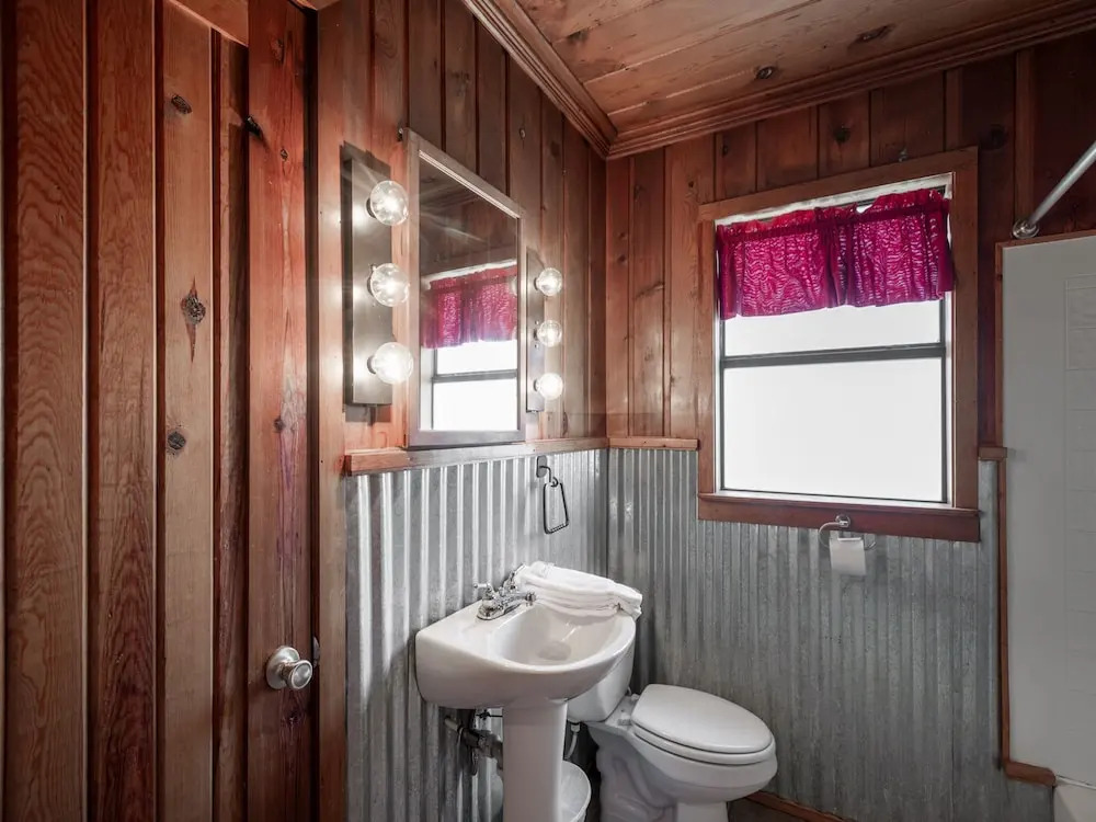 413apvillage23avncb - Alpine Cabin
