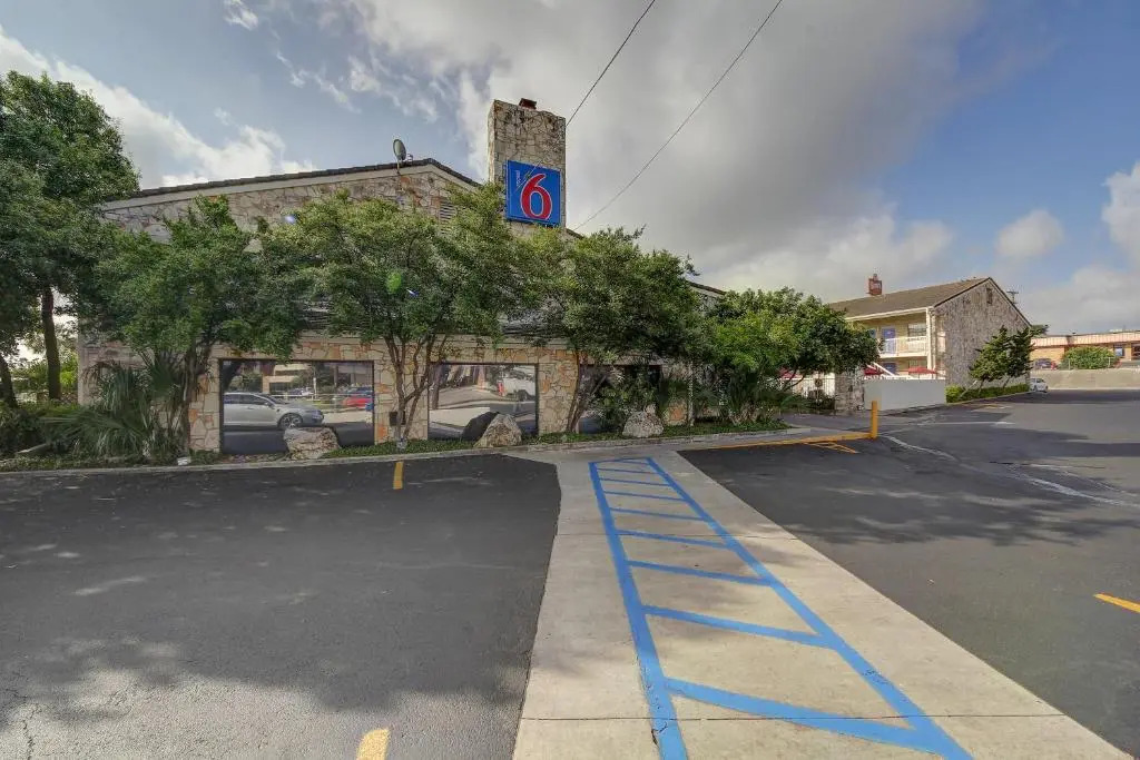 Motel 6-San Antonio, TX - Northwest Medical Center