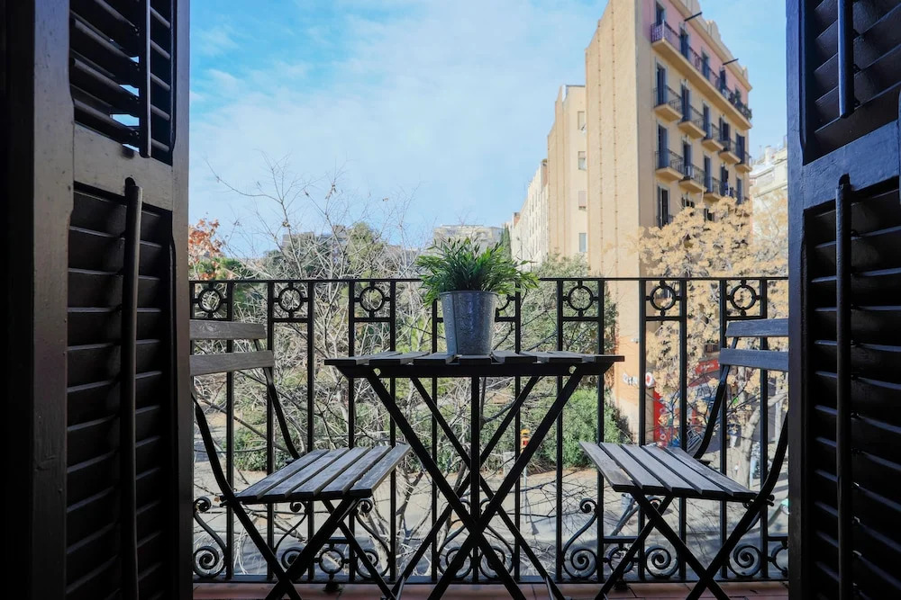 BBarcelona Sagrada Familia Garden Apartment